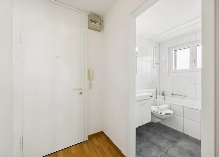 Wifi, Smart Tv, Centre, Queen Bed - Cr 18 *