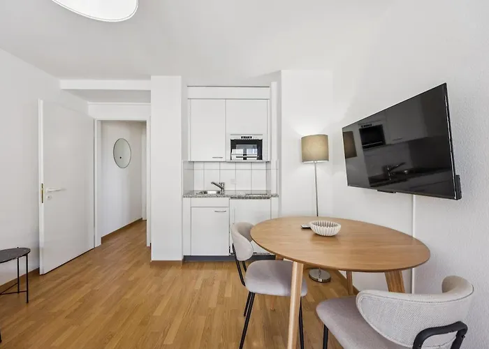 Wifi, Smart Tv, Centre, Queen Bed - Cr 18 Apartment